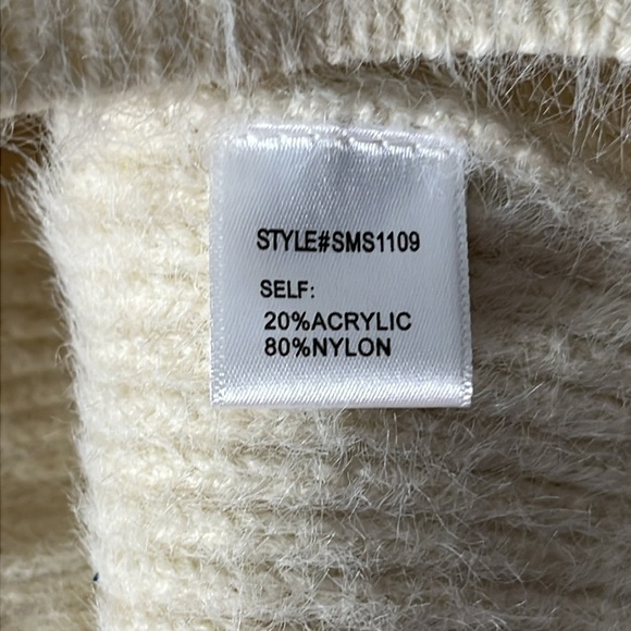 4SI3NNA Kelsey Women’s Cream Fuzzy Button Front Cardigan Size SEE MEASUREMENTS - Picture 8 of 9